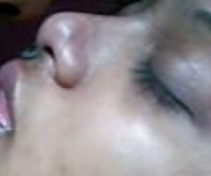 Da phim sex vo ban khong che ấm một cô gái ở giữa nhà bếp