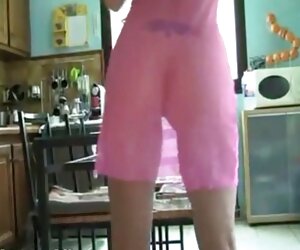 Anh chàng nga ở trước mặt của một cô gái xinh đẹp với một miệng phim sex chơi gái không che
