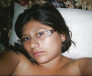Một người đàn ông đặt nó trong các sex dit khong che chi dưới của dây cao su.