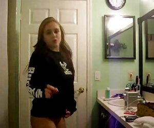 Các cô gái, lấy quần lót của cô ấy, và sau đó cho sex lầu xanh không che thấy mũ lông