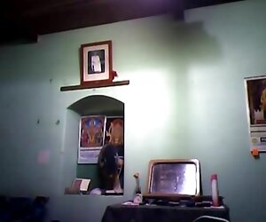 Các cô gái nặng nề trong âm đạo trên mông của sếch không che một thủ