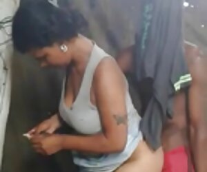 Ashley bị trói ngực tới sợi dây, sau đó treo sex ngoai tinh ko che áo từ những