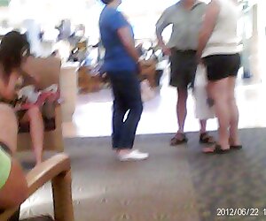 Thông girl xinh không che minh con trai của một cô gái 18 tuổi