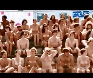 Một cô gái thích để hút phimsex không che