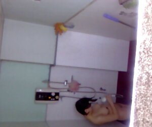 Alice vẻ đẹp vuốt ve phim sex không che tập thể anh ta ở phía trước của những máy ảnh.